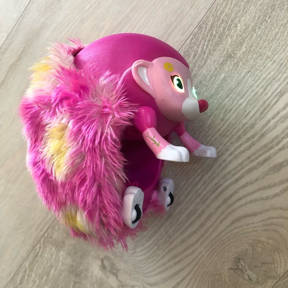Zoomer Hedgiez Whirl Hedgehog with Lights, Sounds & Sensors - Picture 14 of 16